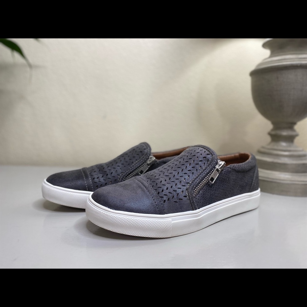 Report Women's Alexa Side Zip Slip On Size 6 US